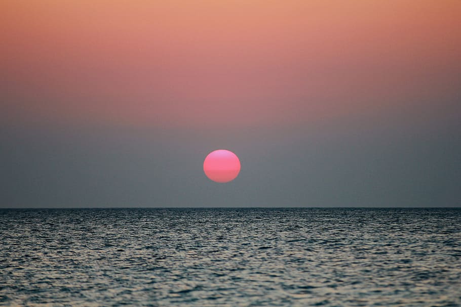 red sun, sea, water, horizon over water, sky, beauty in nature HD wallpaper