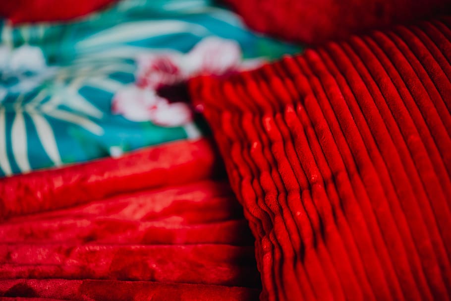 Details of romantic red bedding, closeup, background, romance HD wallpaper