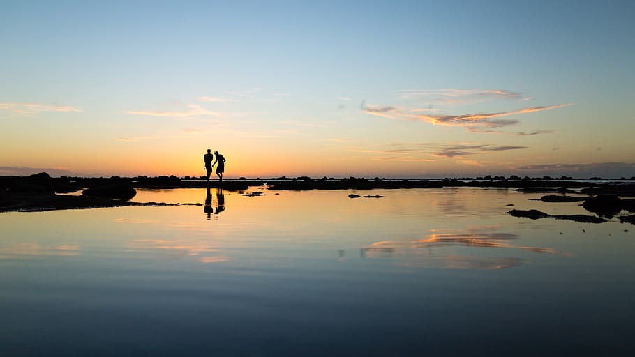 rule of thirds photography of silhouette of two persons, water, HD wallpaper
