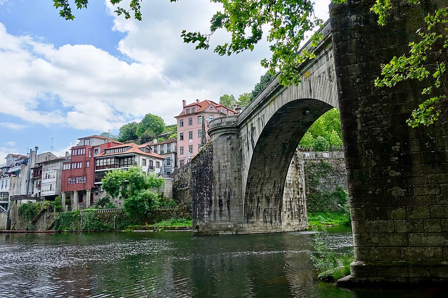 bridge, span, arch, river, stone, structure, village, access HD wallpaper