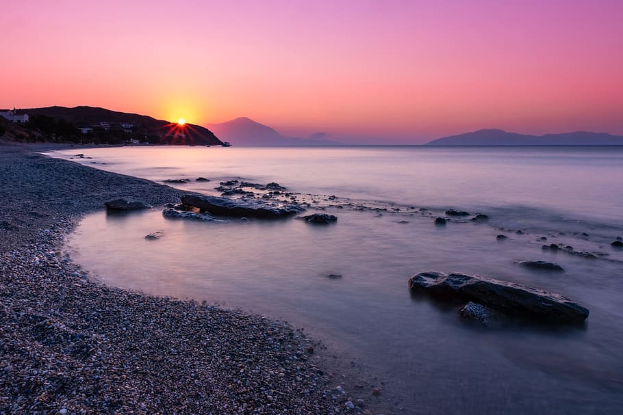 body of water during sunset, beach, ocean, shore, coast, sunrise HD wallpaper
