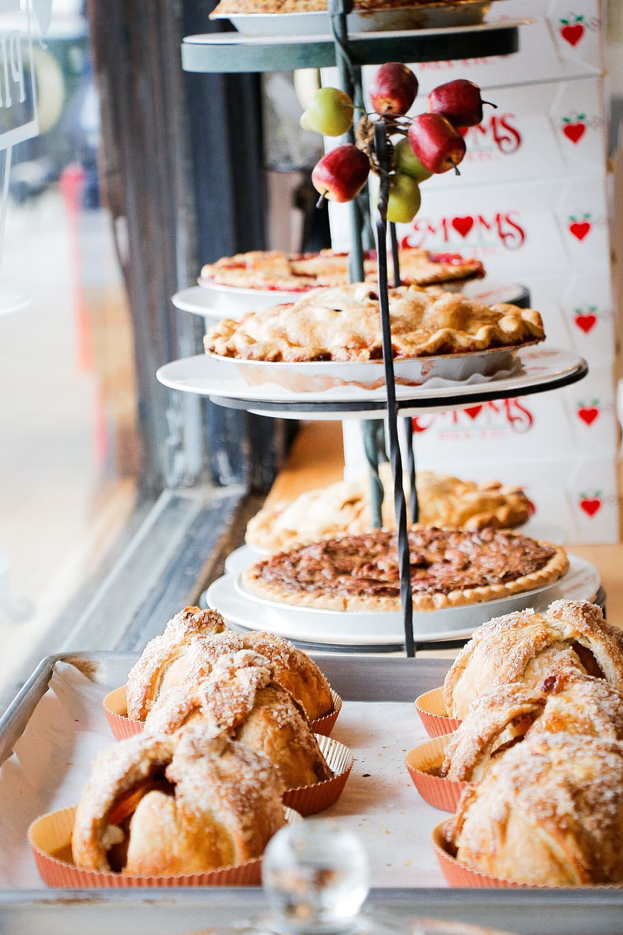 Pastry on Cake Stand, bake, bakery, baking, cupcake, delicious HD wallpaper