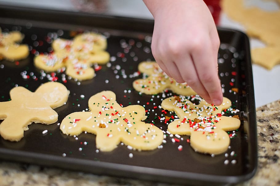 Person Baking Cookies on Tray, christmas, decorate, decorating HD wallpaper