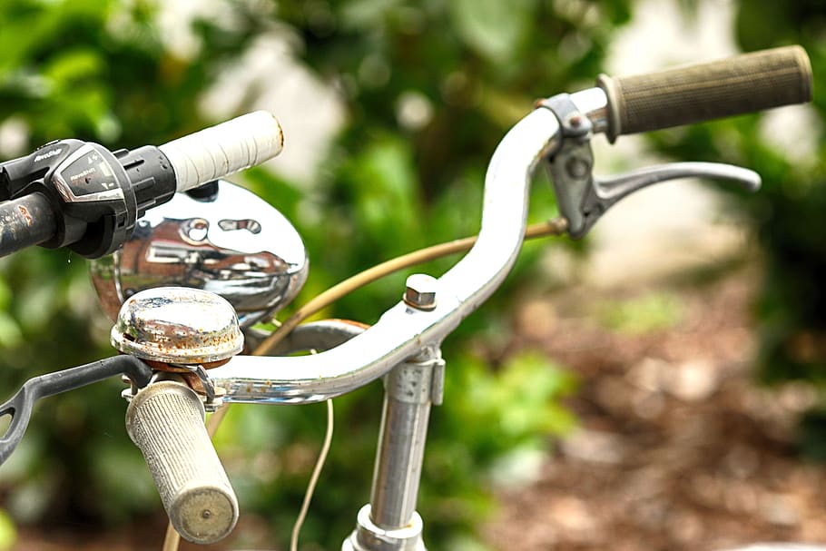 bikes, cycles, bicycles, handlebar, focus on foreground, day HD wallpaper
