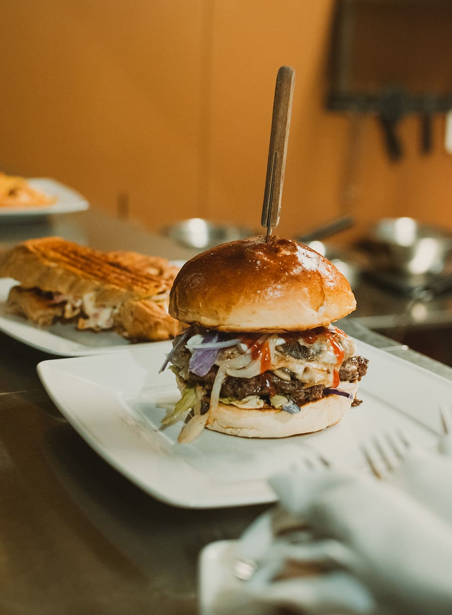 baked hamburger on plate, food and drink, ready-to-eat, sandwich HD wallpaper