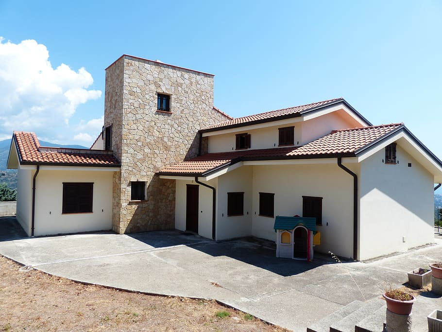 White and Brown Concrete House, architecture, property, roof HD wallpaper