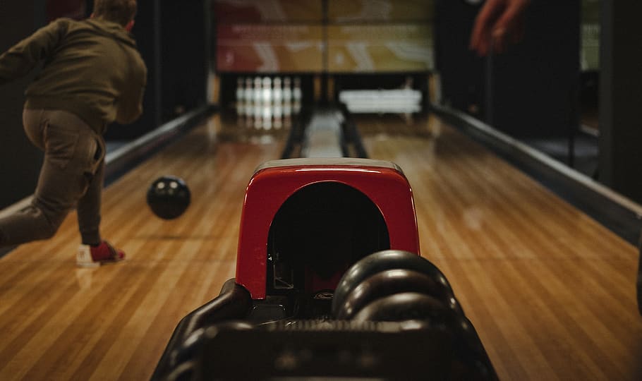 person playing bowling, sport, indoors, leisure activity, wood HD wallpaper