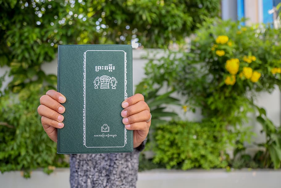 green book, khmer standard bible, christian khmer, cambodia, khmer bible HD wallpaper
