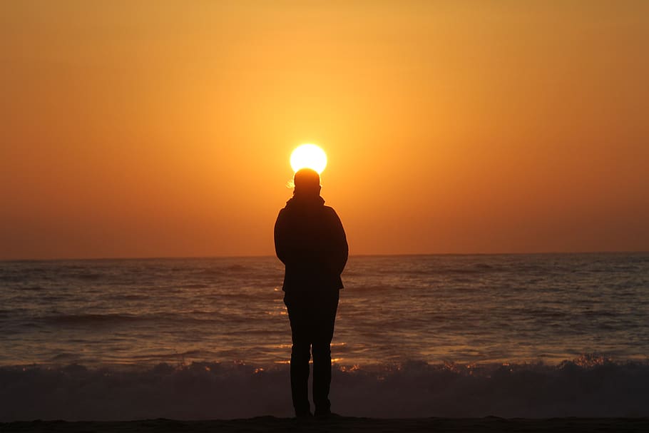 sun, sunset, beach, sea, people, light, orange, yellow, beautiful HD wallpaper