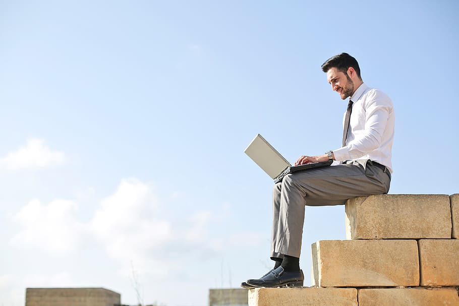 man, laptop, wall, alone, isolated, beard, business, work, smile HD wallpaper