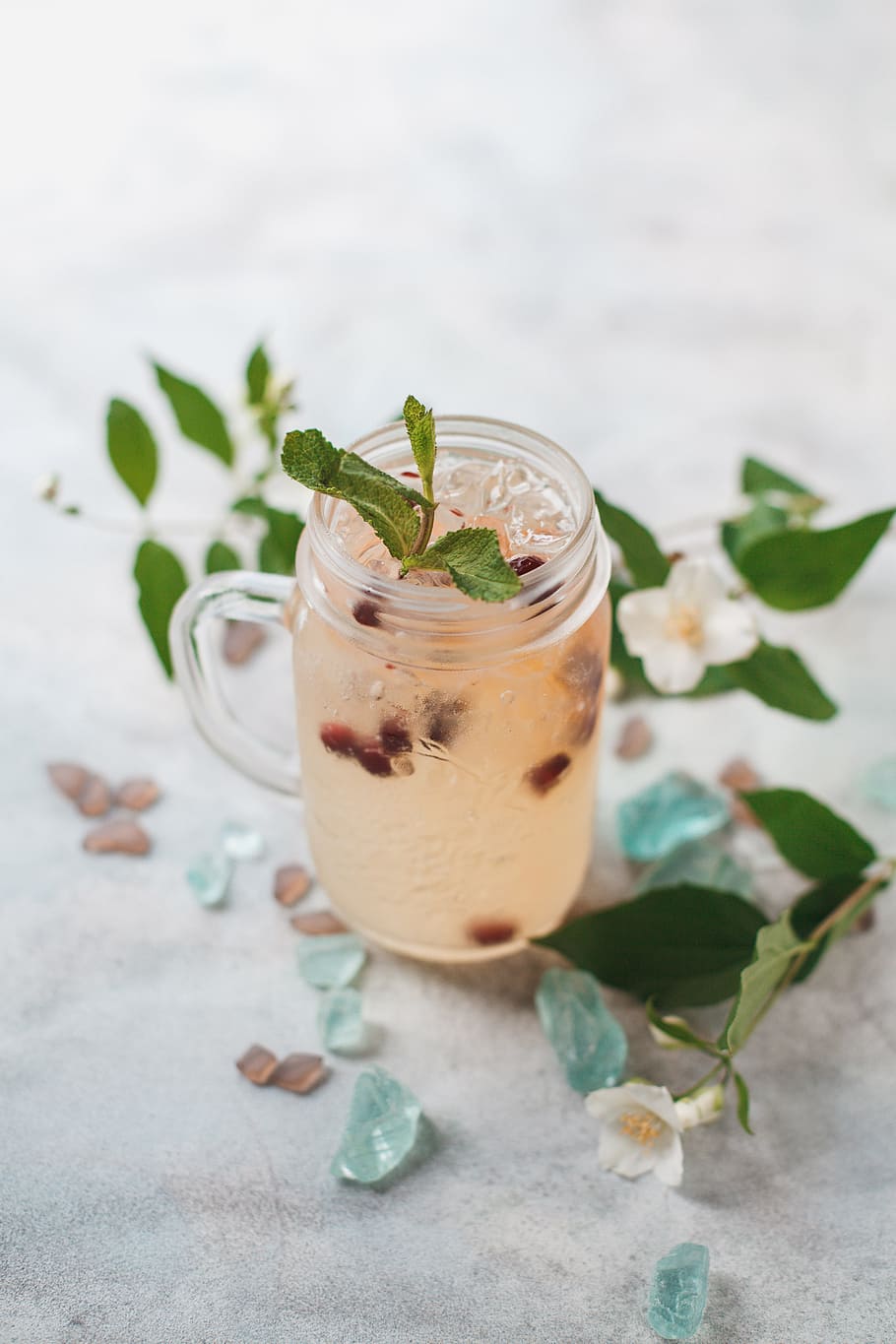 green plant in glass jar, drink, berry, mint, herb, beverage HD wallpaper