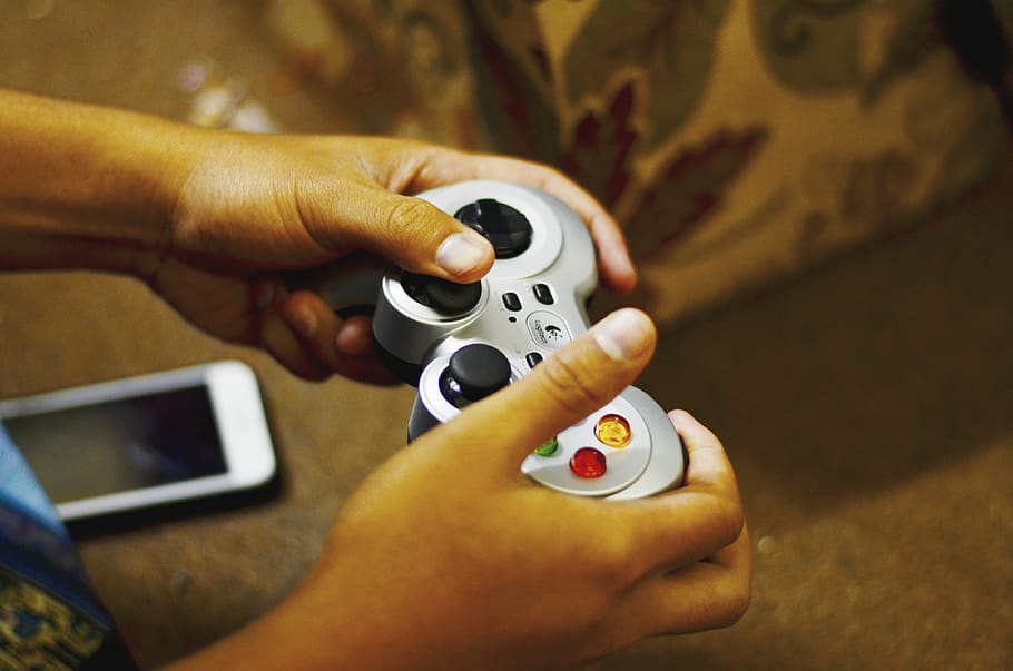 person holding game controller, one person, human hand, human body part HD wallpaper