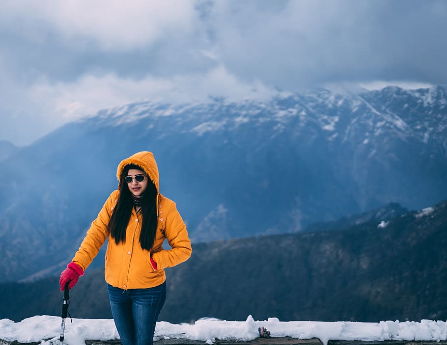 Mountain clothes. Стиль одежды под горы. Свободная одежда для гор. Спортивная одежда девушка в горах. Как одеться в горы зимой.