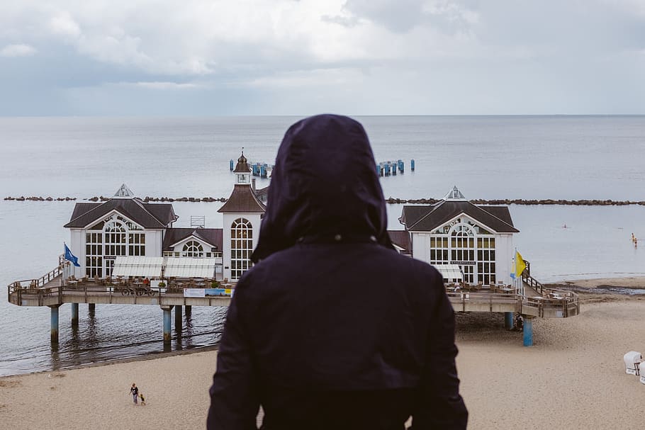 Tourist in rain coat looking at Sellin Pier, active, activity, HD wallpaper
