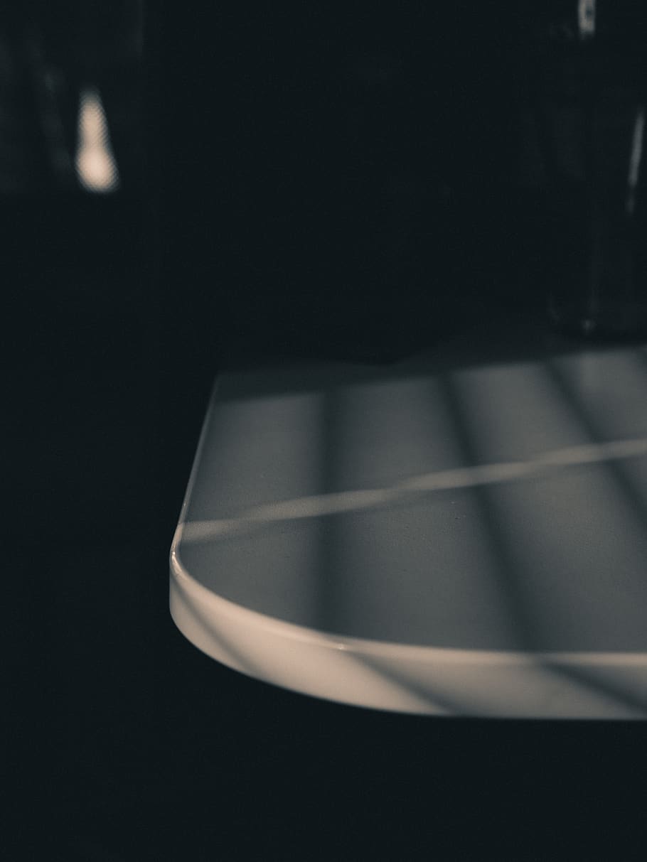 ireland, dublin, light, sunlight, desk, shadows, black and white HD wallpaper