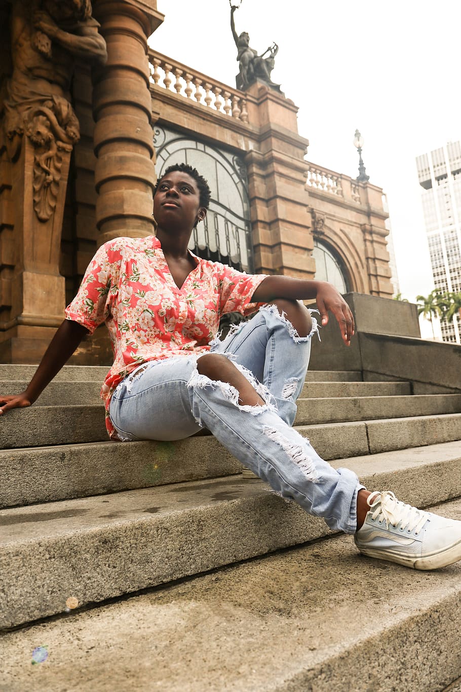 black man sitting on steps, architecture, building, casual, close-up HD wallpaper