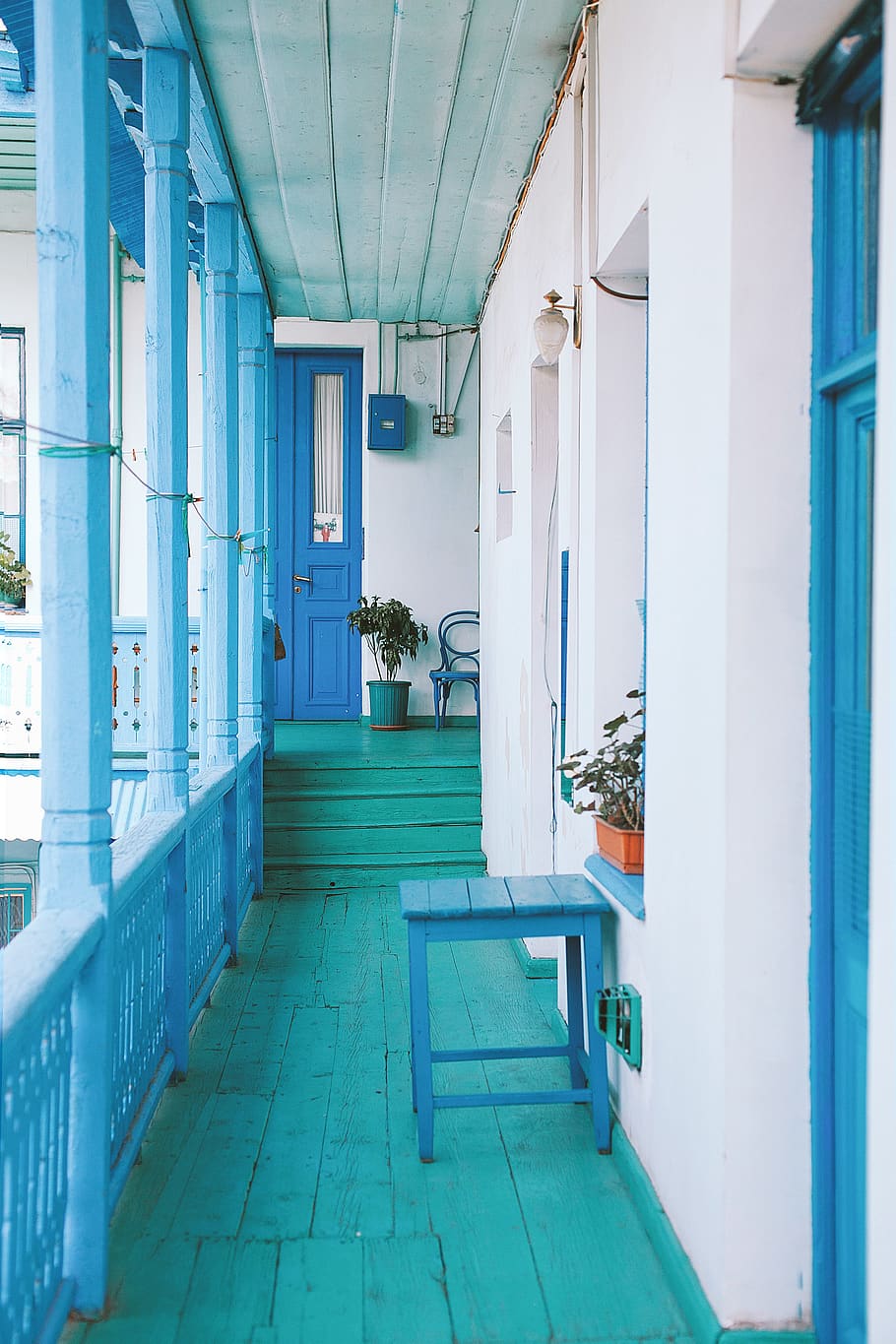empty teal pathway, architecture, built structure, indoors, building HD wallpaper