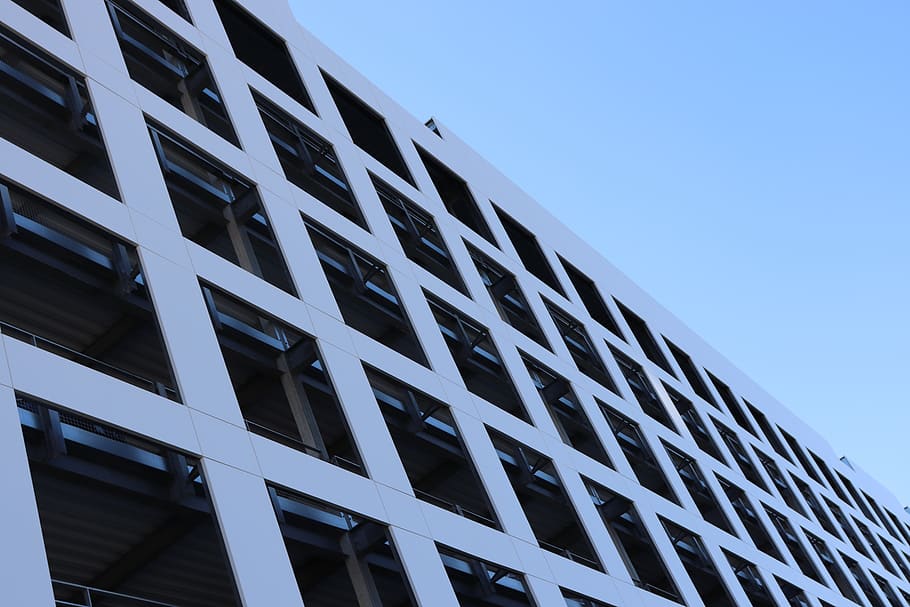 white building under blue sky, office building, city, high rise HD wallpaper