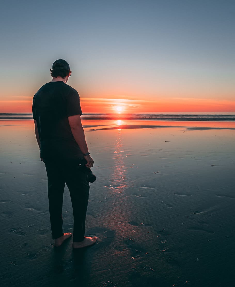 Man Standing on Beach during Sunset, backlit, dawn, dusk, evening HD wallpaper
