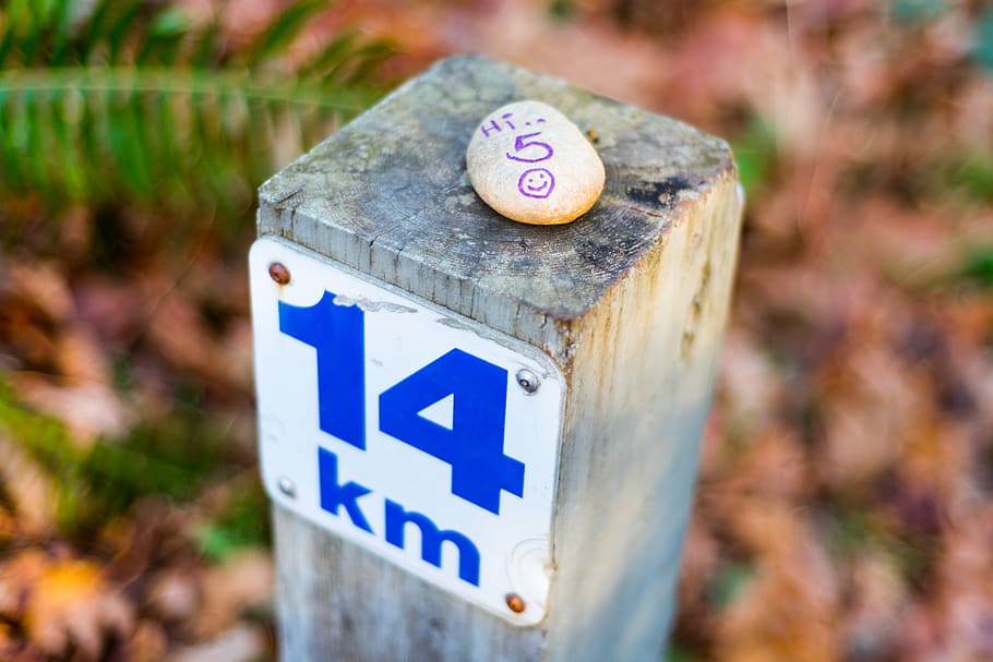 hi 5, 14 km, stone, message, uplifting, post, fall, smiling face HD wallpaper