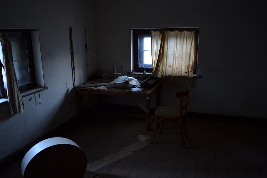 desk, desktop, abandoned, dark, indoors, furniture, window HD wallpaper