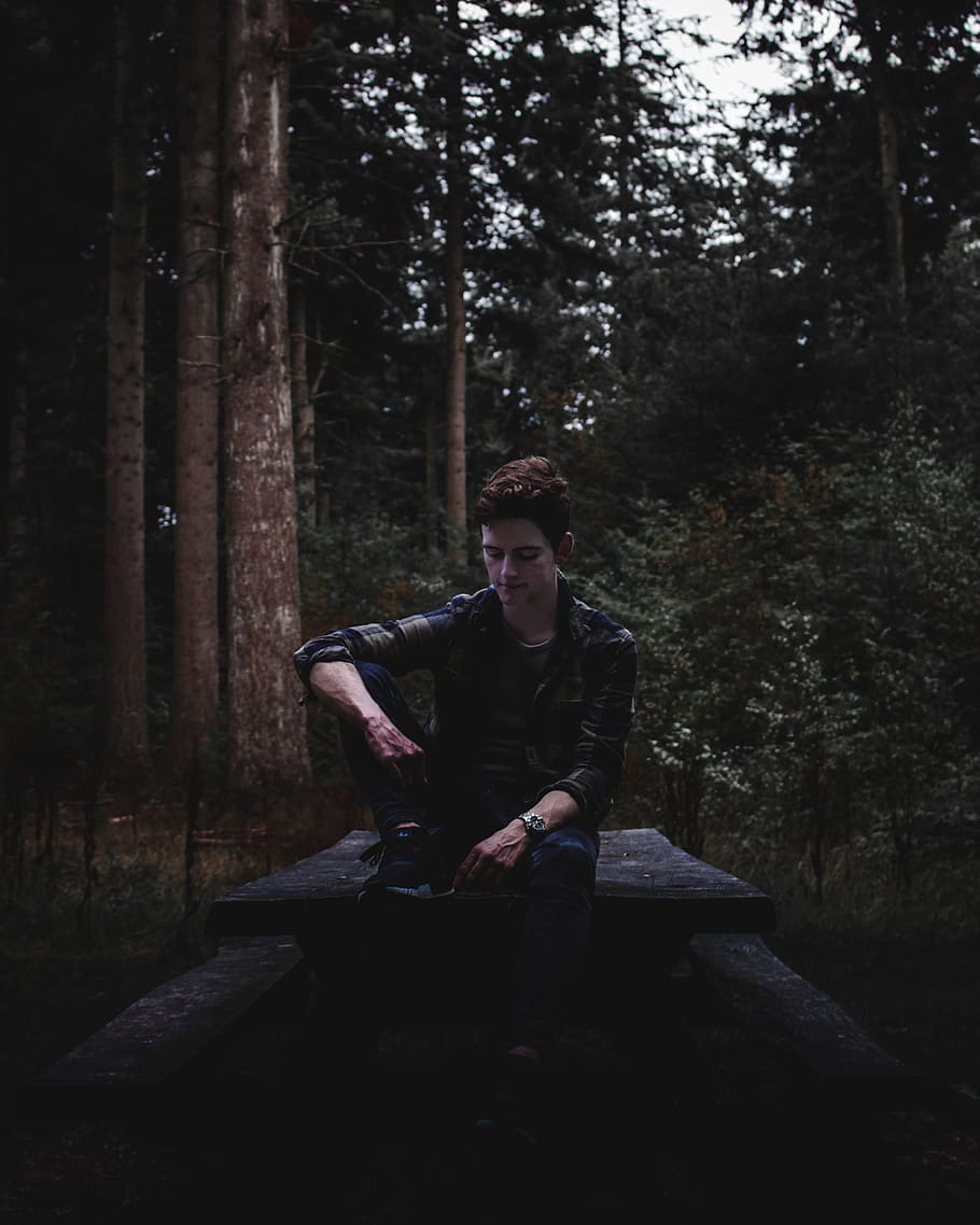 man sitting on concrete chair, male, tree, forest, woodland, fashion HD wallpaper