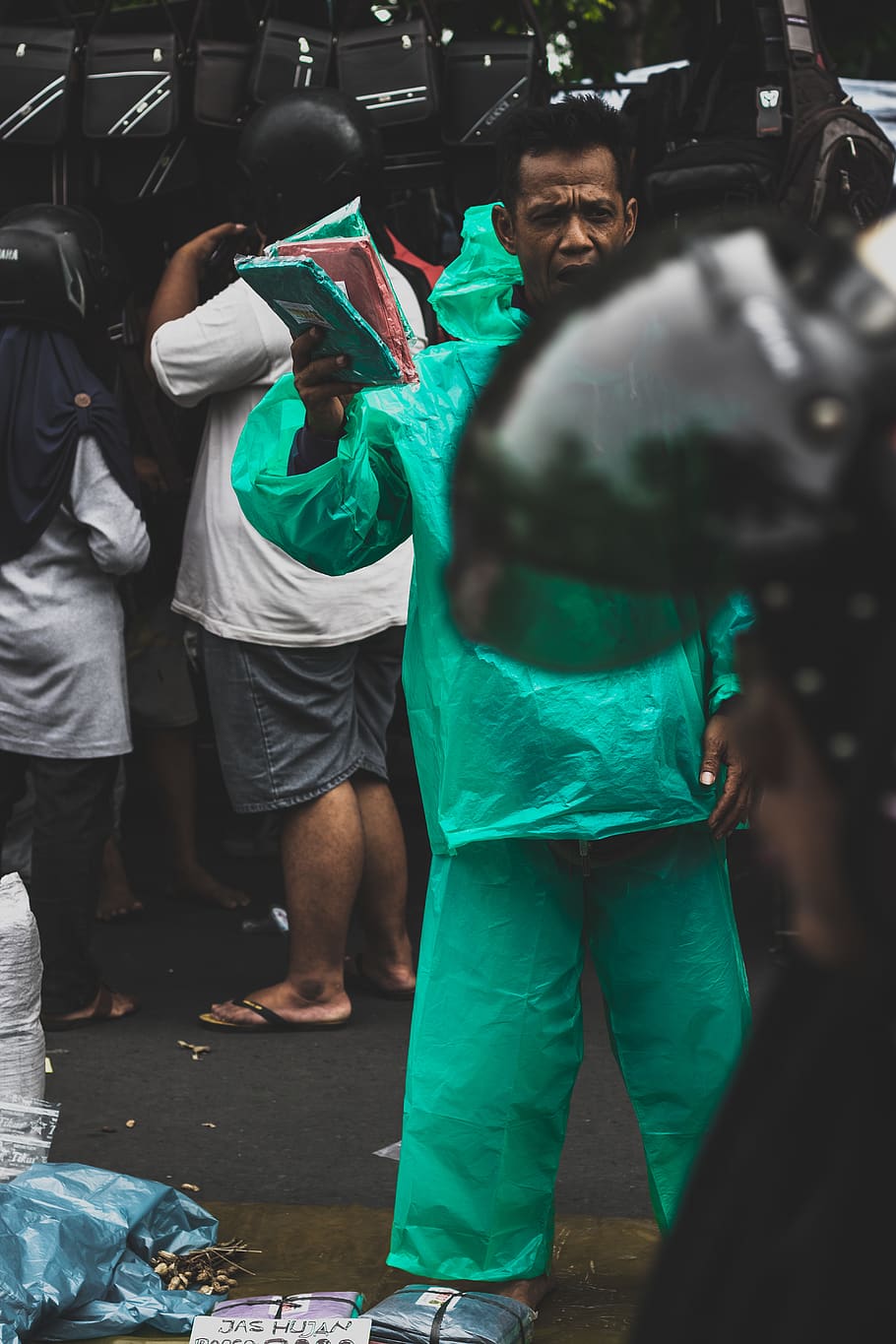 man wearing green windbreaker jacket, street photography, street market, HD wallpaper