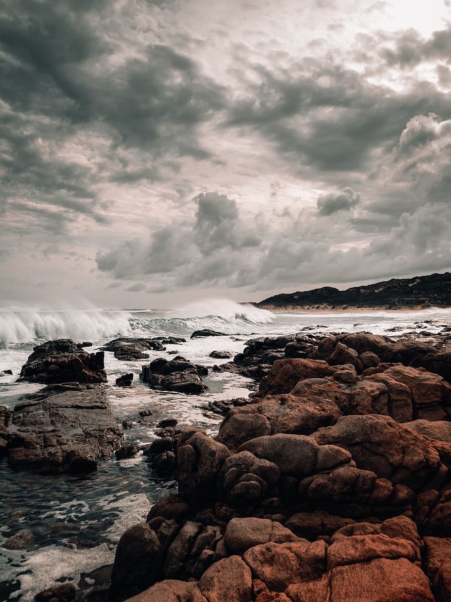 sea waves crashing on rocks under dramatic clouds, cloud - sky HD wallpaper