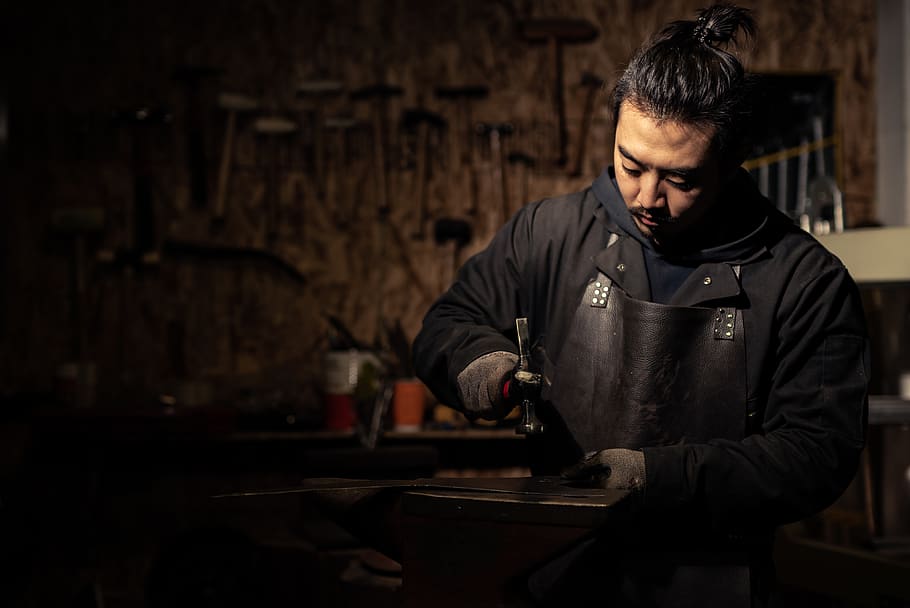 man standing and using hammer, person, workshop, human, worker HD wallpaper