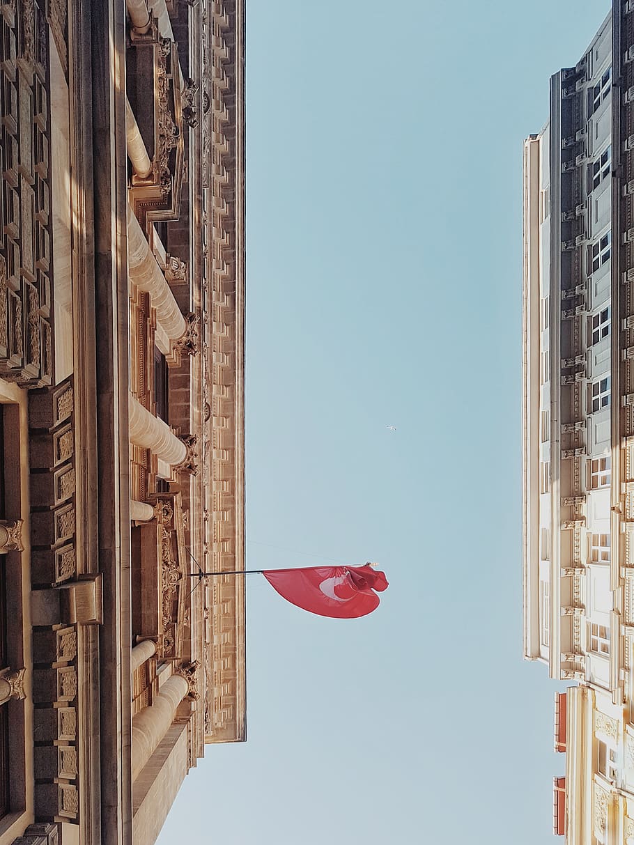 raised red flag during dayitme, turkey, building, city, beyoğlu HD wallpaper