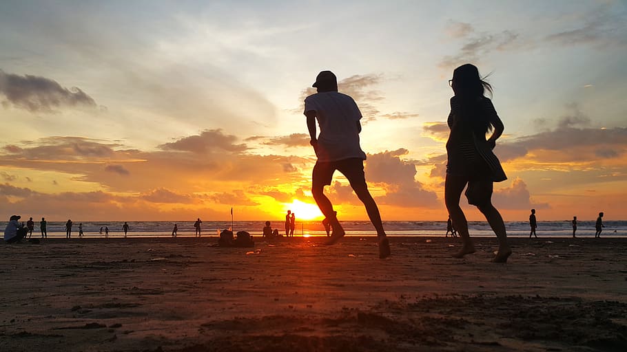 beaches, couple, sunset, romantic, together, love, lovers, outdoors HD wallpaper