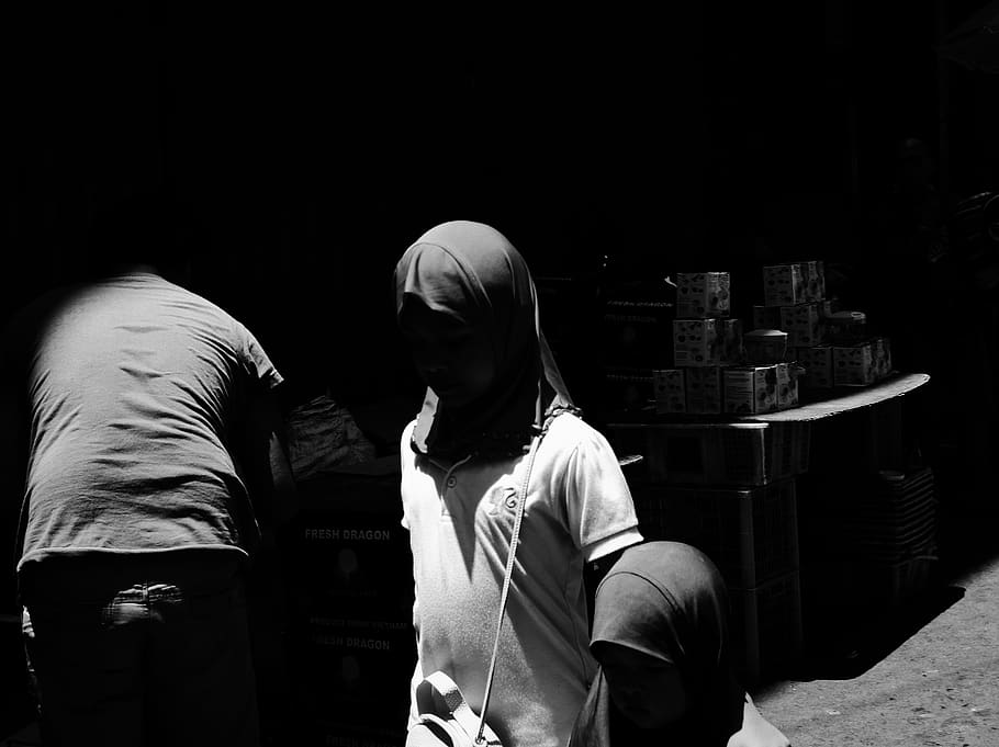grayscale photography, real people, lifestyles, casual clothing HD wallpaper