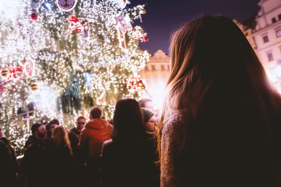 Christmas markets in the city center, night, illuminated, celebration HD wallpaper
