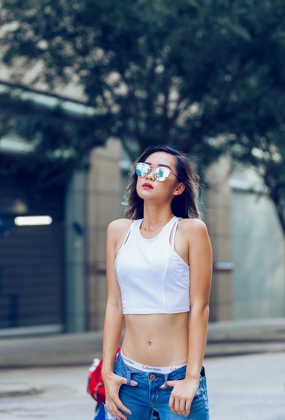 woman wearing blue denim jeans and white sleeved less dress and sunglasses, HD wallpaper