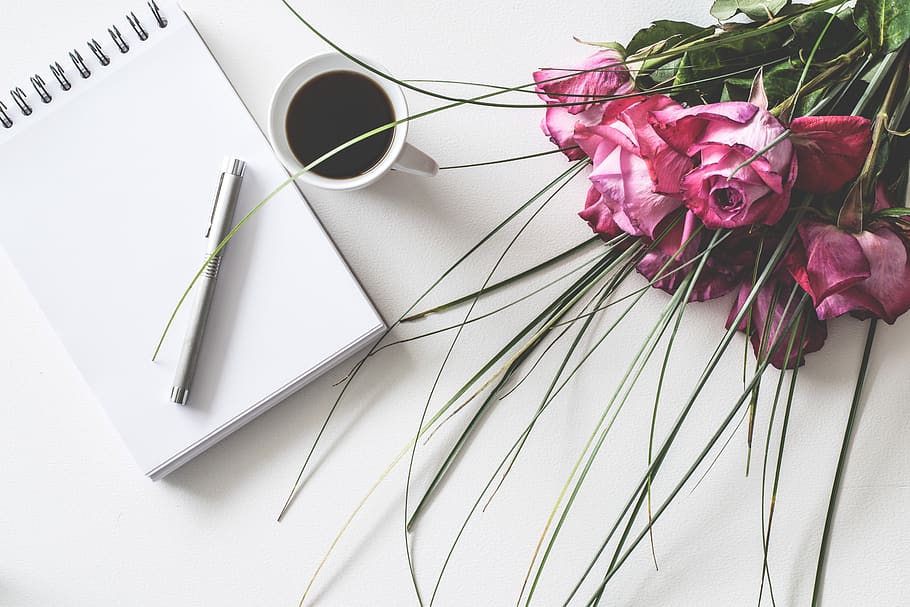 desk, notepad, coffee, empty, leaf, roses, romantic, decoration HD wallpaper