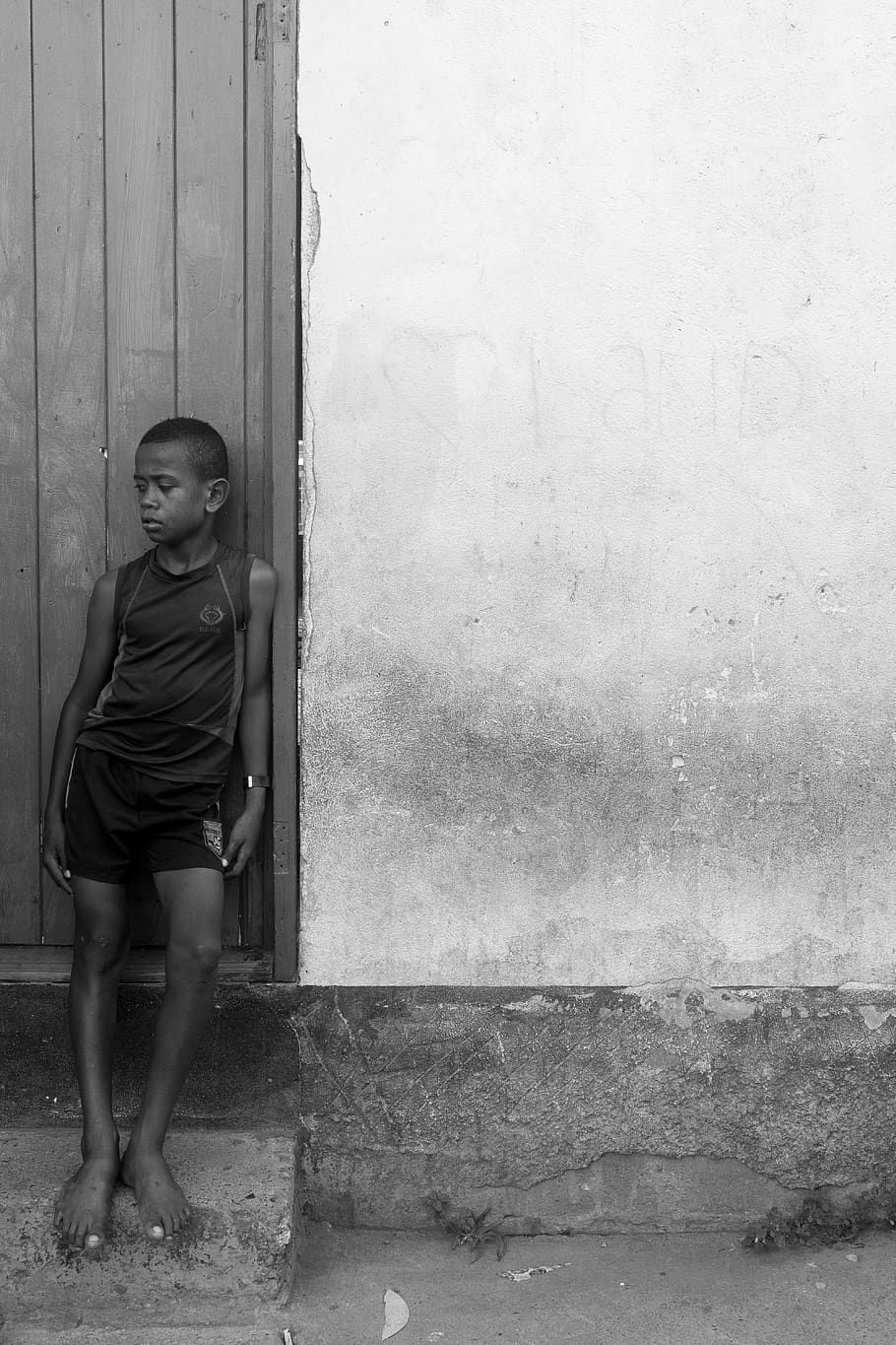fiji, suva, wall, boy, door, house, black and white, one person HD wallpaper