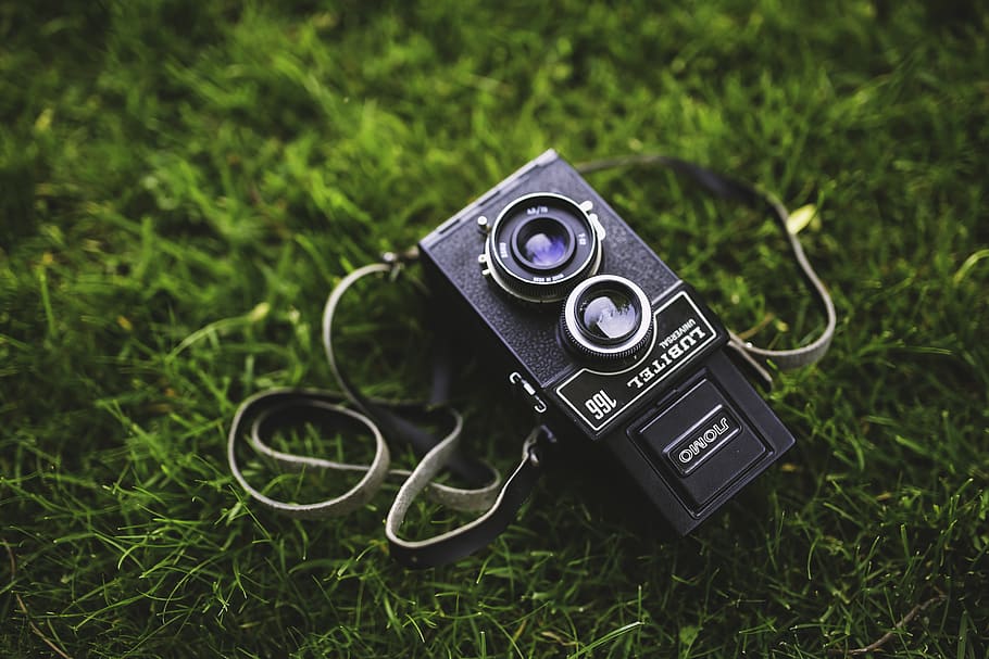 Old camera on the grass, lubitel, photography, retro, vintage HD wallpaper