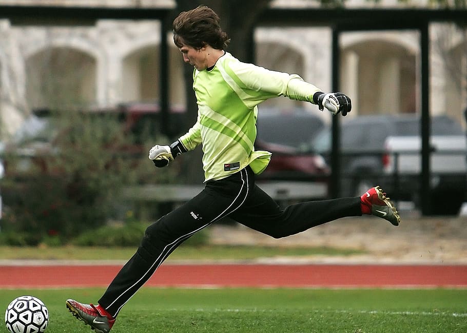 Man in Black Pants Playing Soccer during Daytime, action, athlete HD wallpaper