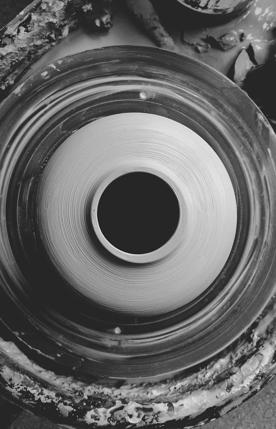 artwork, art work, clay, black and white, pottery wheel, ceramic HD wallpaper