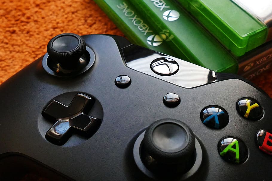 Xbox One Controller Beside Three Xbox One Cases, blur, close-up, HD wallpaper