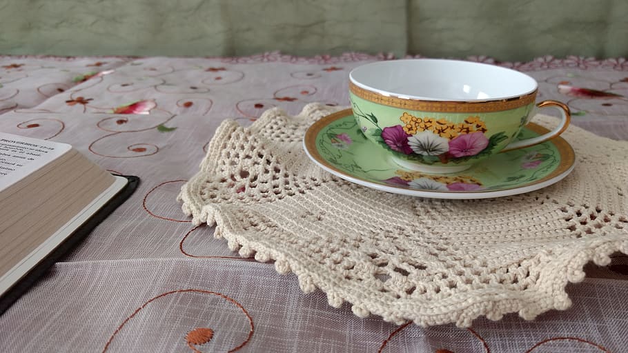 Teacup doilies