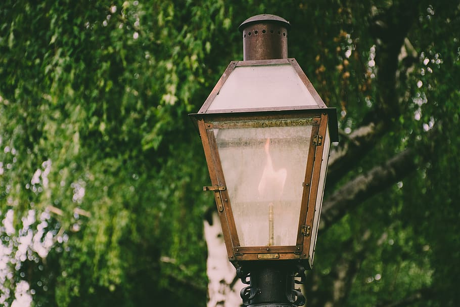 Lighted Brown Metal Post Lamp, antique, architecture, bright HD wallpaper
