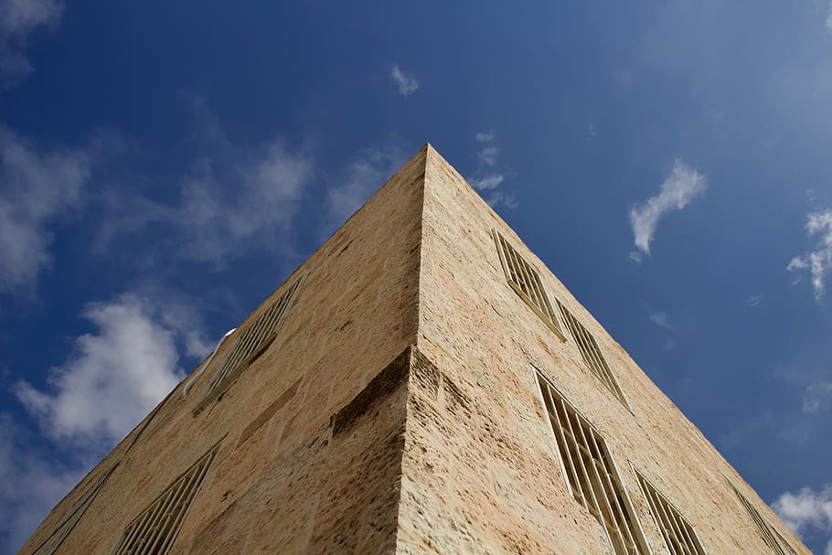 building facade under blue sky, architecture, triangle, pyramid HD wallpaper