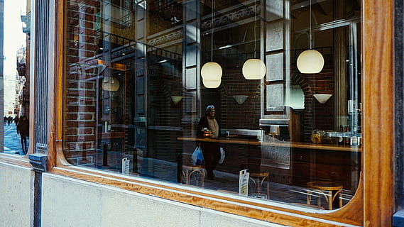 window, cafe, lights, reflection, store, man, walking, reflecting HD wallpaper