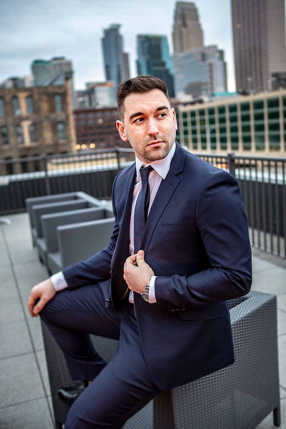 man in suit jacket sitting down, architecture, business person HD wallpaper
