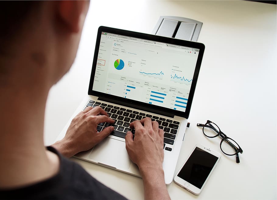 person using MacBook Pro, technology, wireless technology, computer HD wallpaper