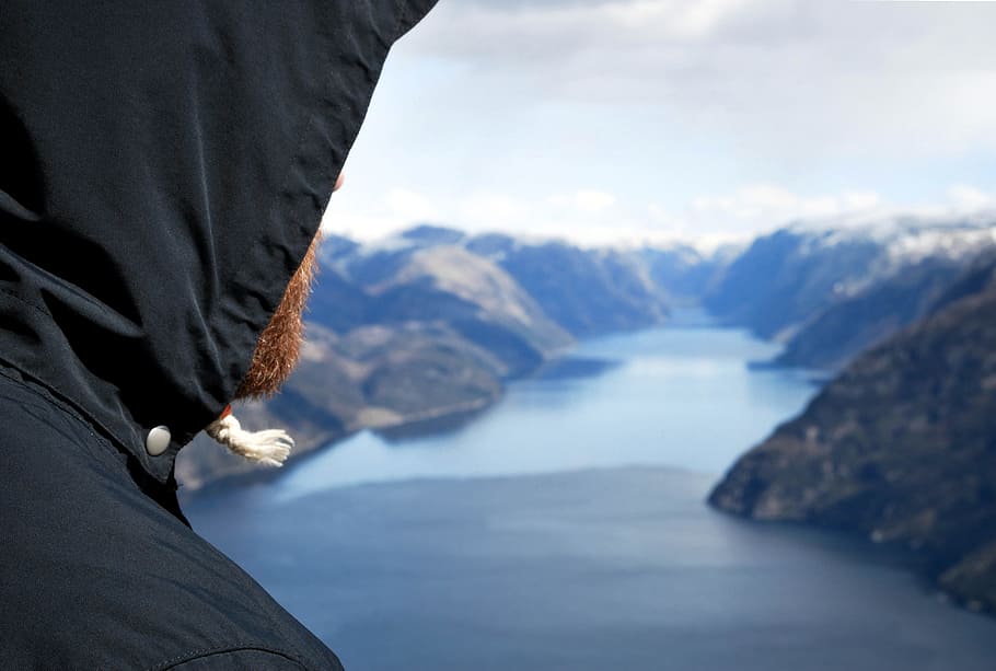 Man Facing at Body of Water, climb, climber, cold, daylight, fog HD wallpaper