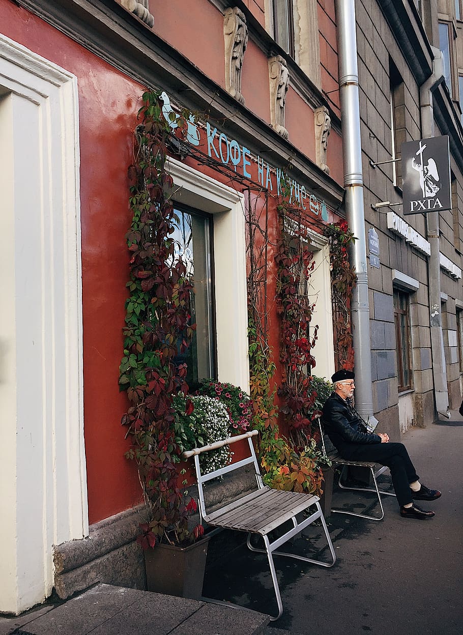 Man Sitting on Bench, architecture, building, building exterior HD wallpaper