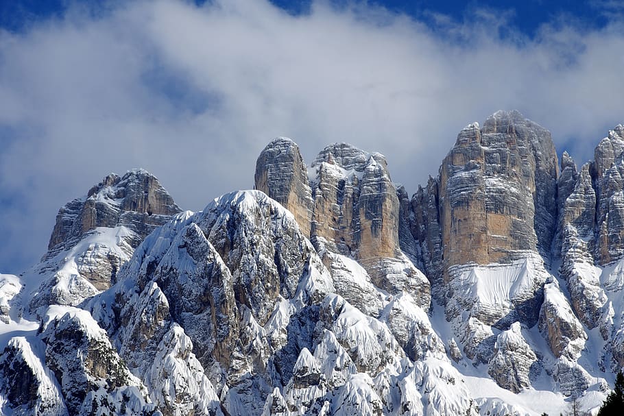 White Mountain Range Under Blue and White Cloudy Sky Landscape Photography HD wallpaper