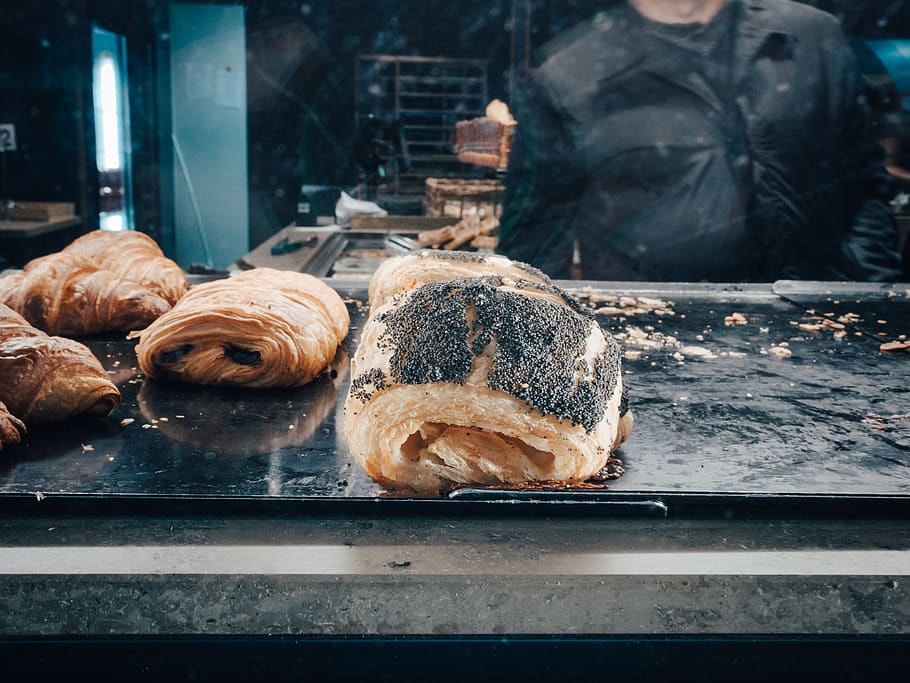 bread with black toppings, food and drink, freshness, baked, ready-to-eat HD wallpaper